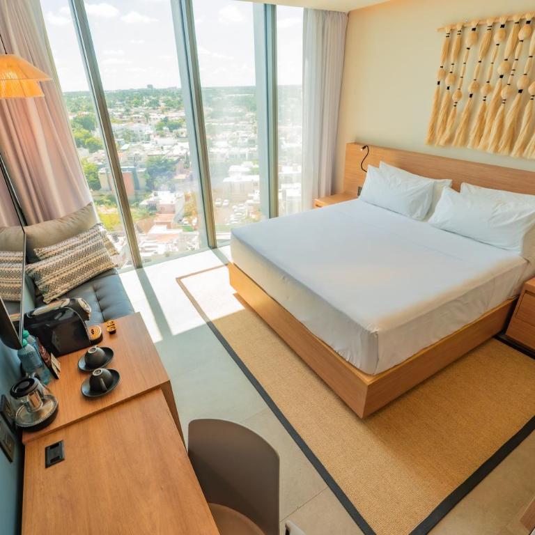 Crowne Plaza Merida by IHG - Premium King Room with City View - 6