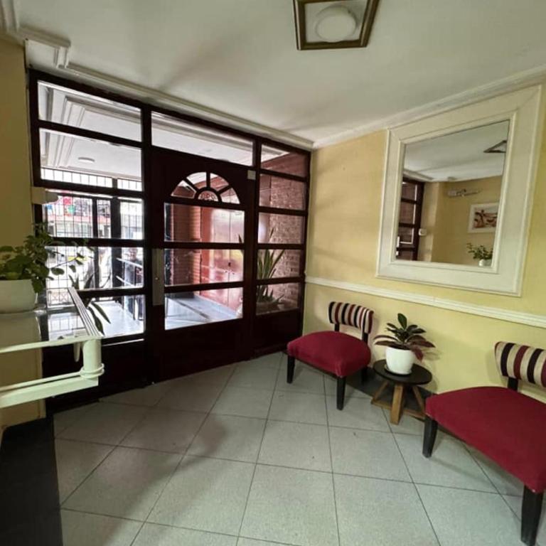 Buena ubicacion y buen precio - One-Bedroom Apartment with Balcony - 10
