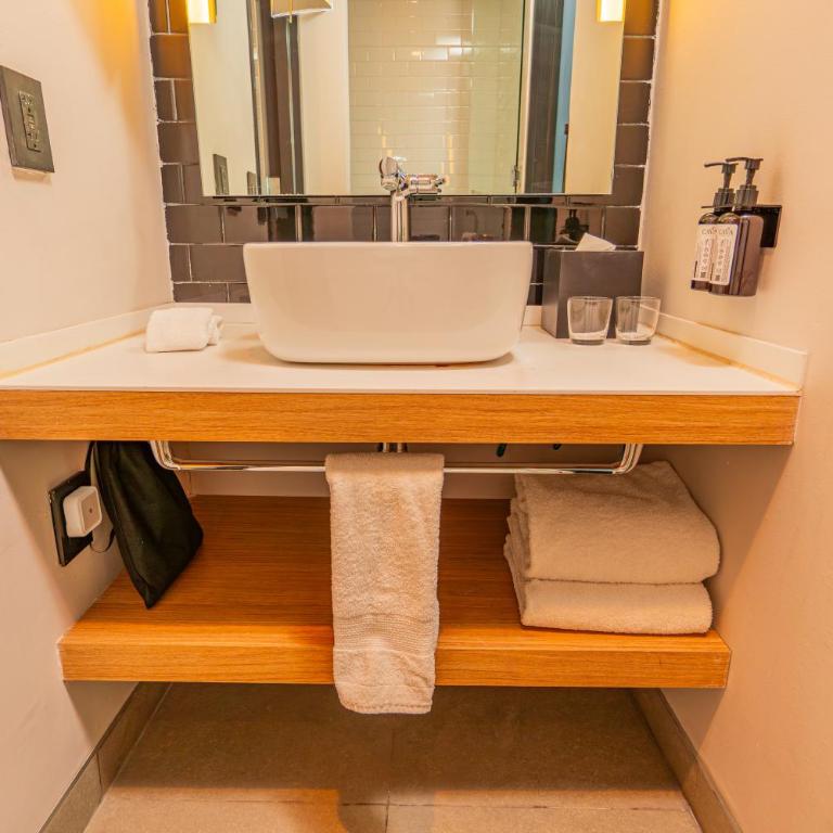 Crowne Plaza Merida by IHG - Standard Room - 6