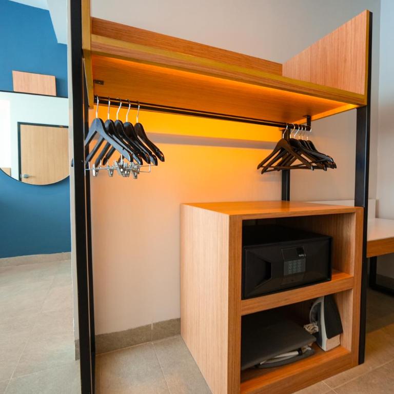 Crowne Plaza Merida by IHG - Standard Room - 7