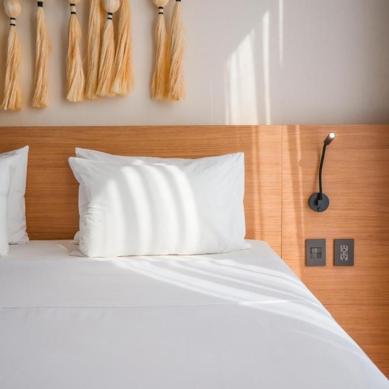 Crowne Plaza Merida by IHG - Standard Room - 8