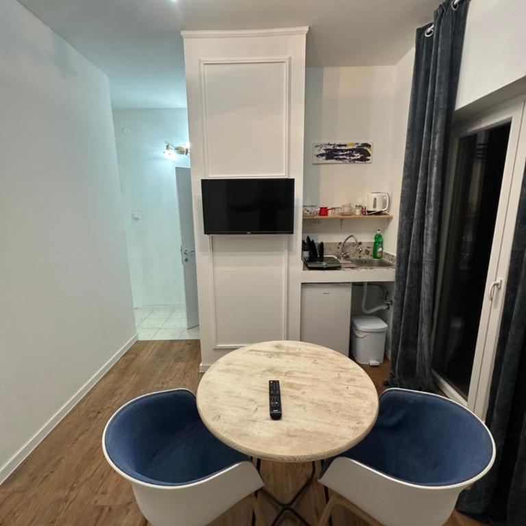 AK mini studio u centru - Studio with Balcony - 2