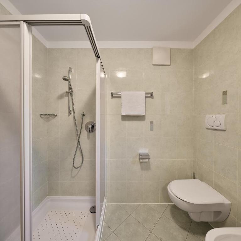 B&B Weisses Rössl -inklusive Sarntal Card - Habitación Doble con balcón - 2 camas - 4