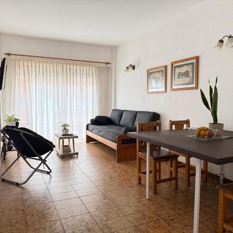 Depto de 3 ambientes a una cuadra del Casino - Two-Bedroom Apartment - 2