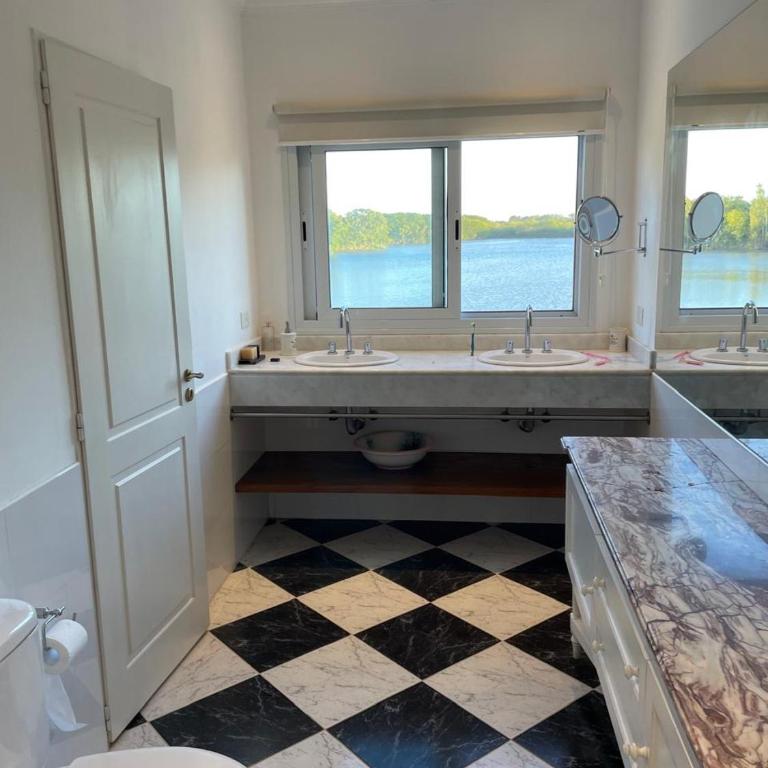 Casa Del Lago - Four-Bedroom Vacation Home - 32