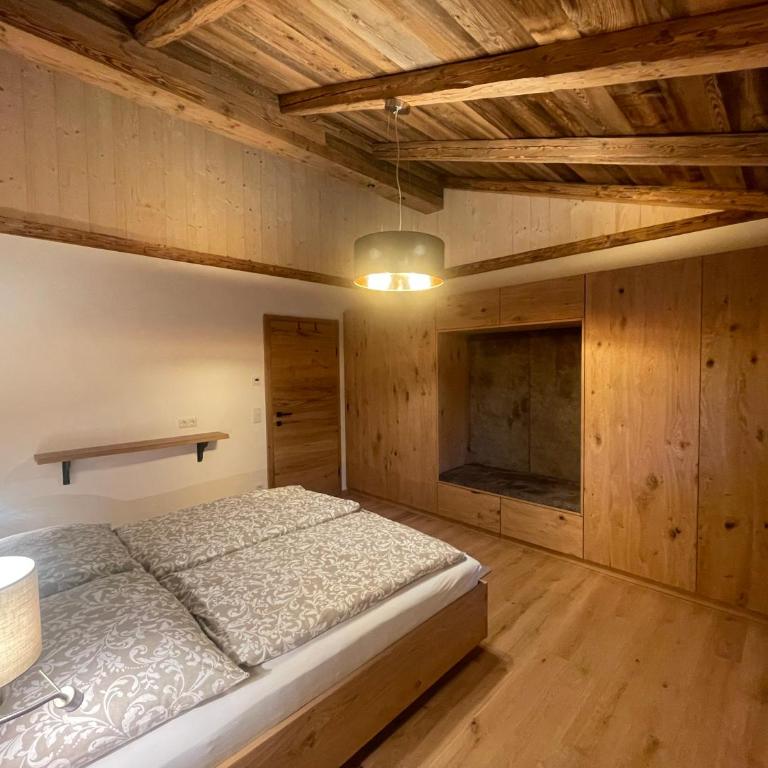Ferienwohnungen Unterdürmoos Apartments mit Chalet-Charme auf 1050 m , Alleinlage - Deluxe Apartment mit Balkon und 2 Schlafzimmern - 11