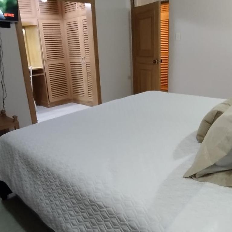 Valle Suites, la mejor zona - Habitación Doble con baño privado - 1 o 2 camas - 1