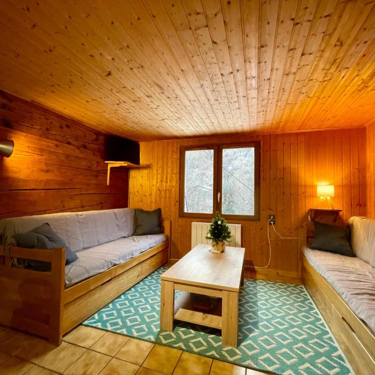 CHARMIEUX appartement en chalet typique - Three-Bedroom Apartment - 2