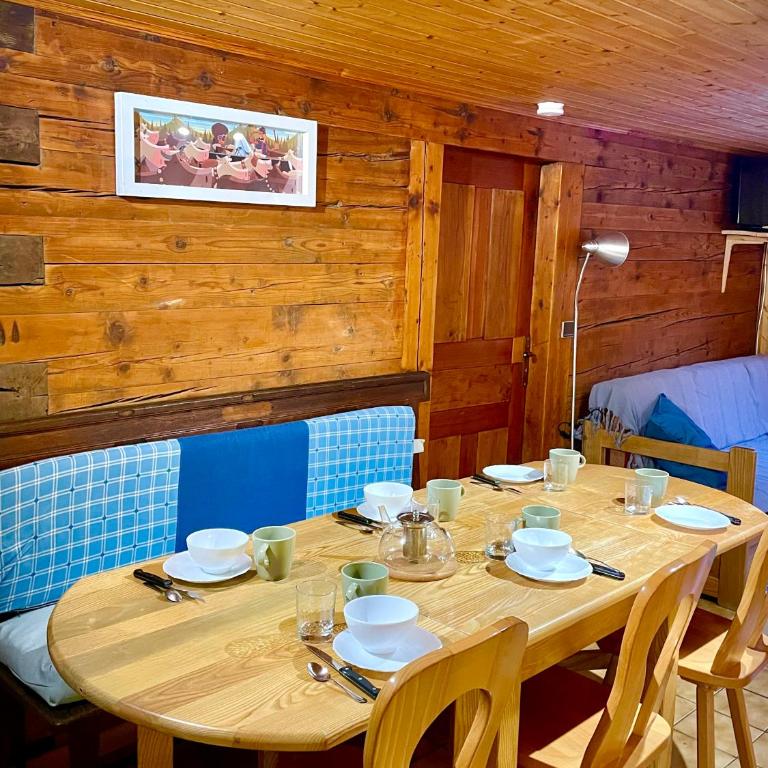 CHARMIEUX appartement en chalet typique - Three-Bedroom Apartment - 3