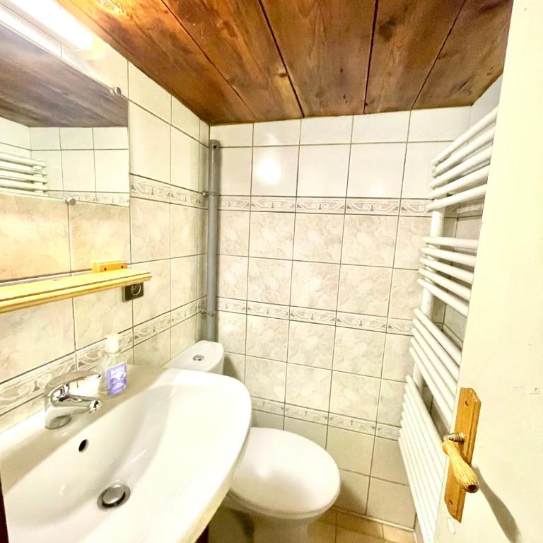 CHARMIEUX appartement en chalet typique - Three-Bedroom Apartment - 18