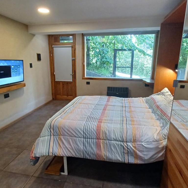 Cabañas km7 Bariloche - Estudio con bañera de hidromasaje - 2