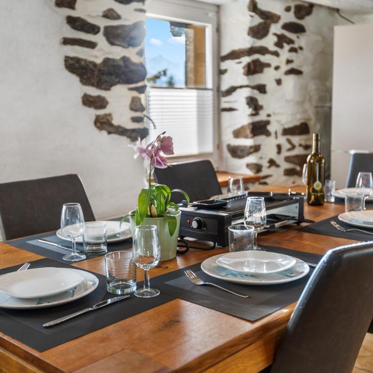 Historic Charming House 10 min from Crans-Montana - Chalet 3 Chambres - 55