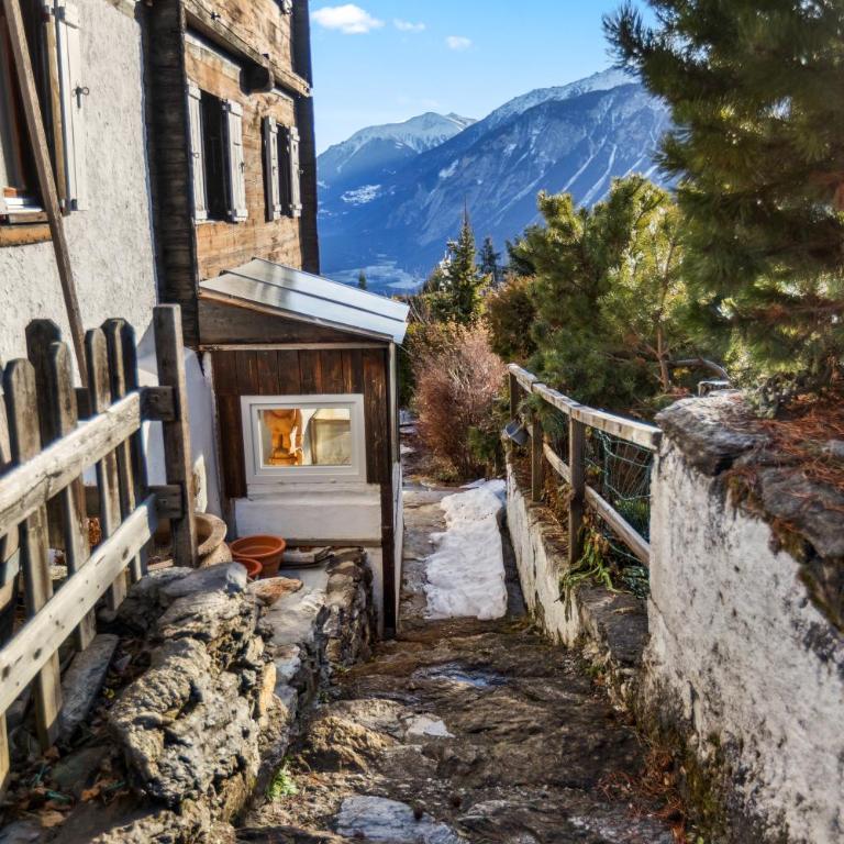 Historic Charming House 10 min from Crans-Montana - Chalet 3 Chambres - 86