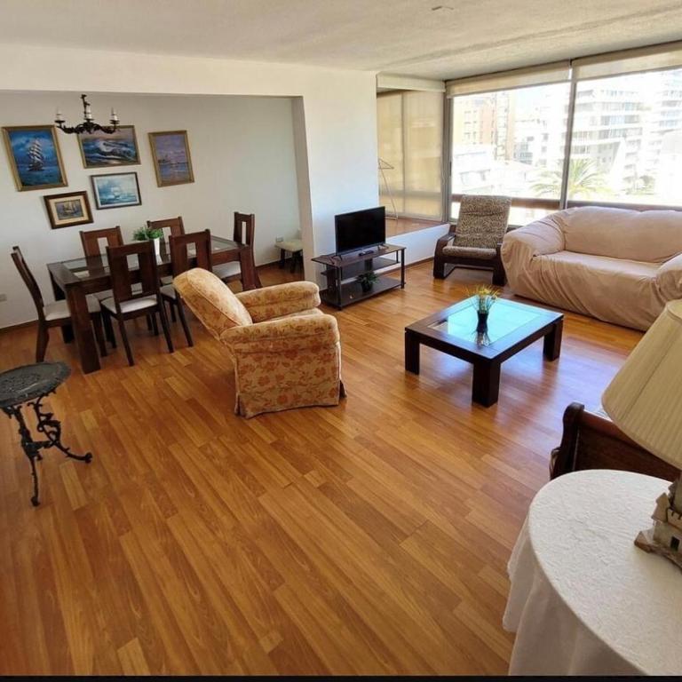 Gran departamento cerca de la playa - Three-Bedroom Apartment - 8
