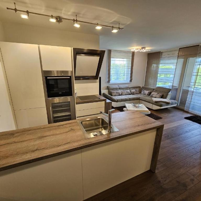 Design Apartment Velden am Wörthersee mit Terrasse & Parkplatz - Apartment mit 1 Schlafzimmer - 7