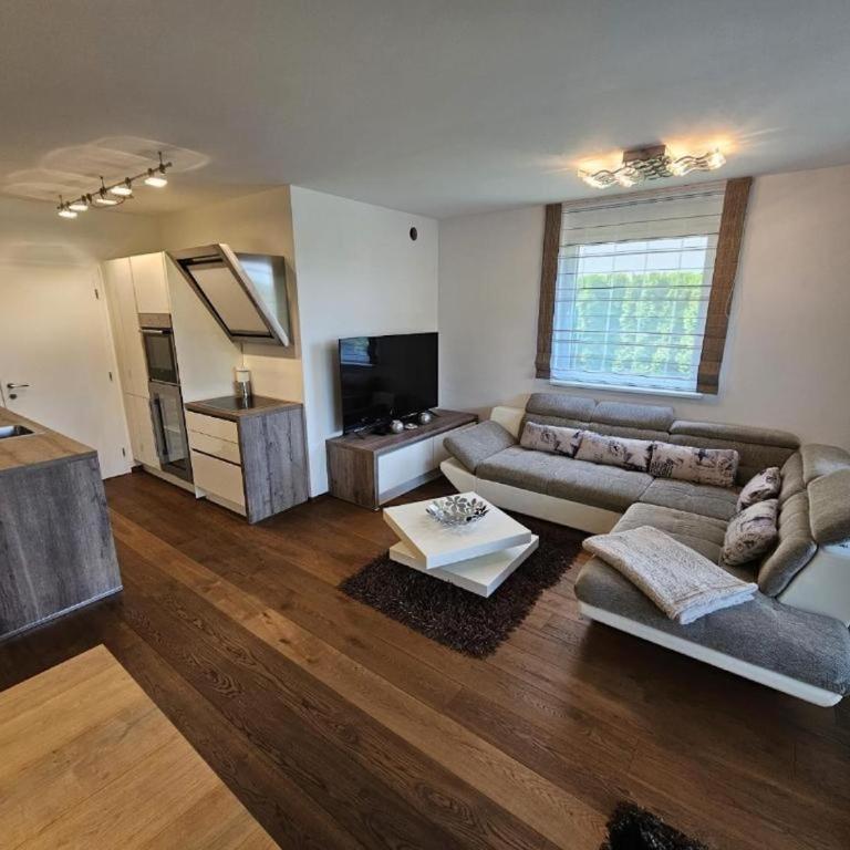 Design Apartment Velden am Wörthersee mit Terrasse & Parkplatz - Apartment mit 1 Schlafzimmer - 13
