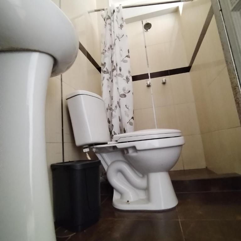 Hostal - Hs Merced - Family Room with Bathroom - 8
