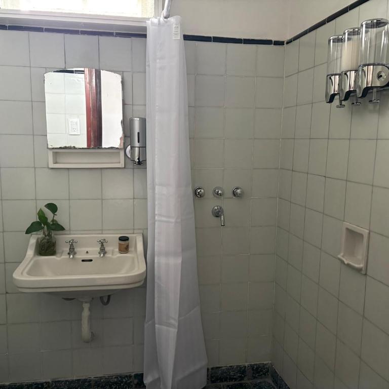 Catalina House - Quadruple Room with Private Bathroom - 7
