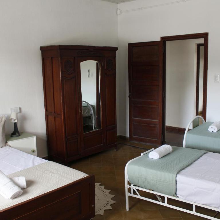 Catalina House - Quadruple Room with Private Bathroom - 2