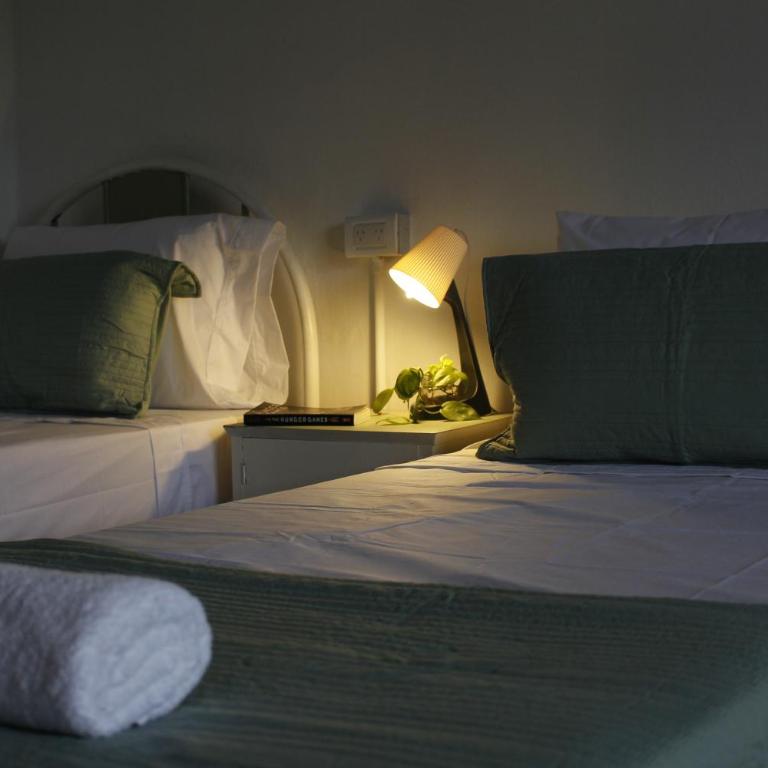 Catalina House - Quadruple Room with Private Bathroom - 1