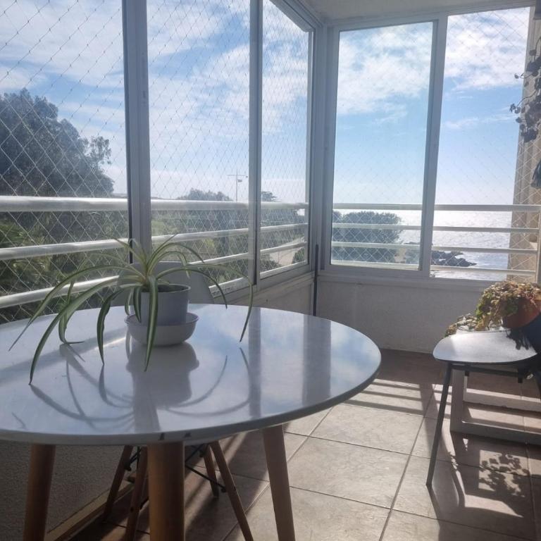 Disfruta en este departamento con vista al mar - Two-Bedroom Apartment with Balcony and Sea View - 11