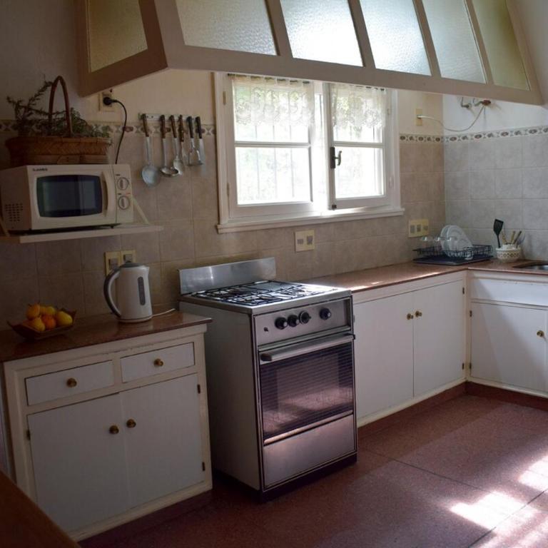 Family home in Las Delicias, garden and barbecue - Four-Bedroom House - 3
