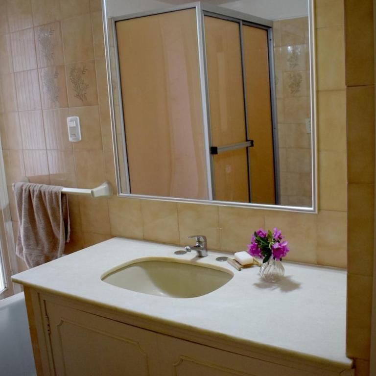 Family home in Las Delicias, garden and barbecue - Four-Bedroom House - 4
