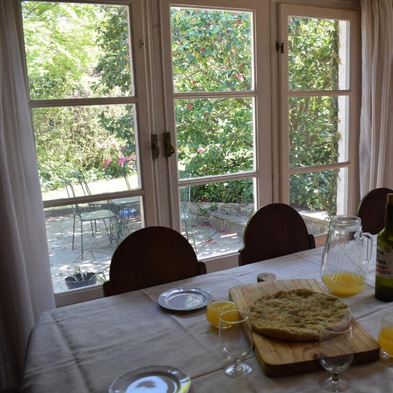 Family home in Las Delicias, garden and barbecue - Four-Bedroom House - 21