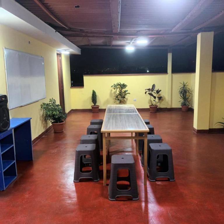 Apartamento Familiar con Baño Privado cerca al Aeropuerto - Family Room with Private Bathroom - 4