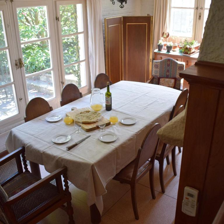 Patrimonio Familiar con Jardín de Ensueño - Casa de 4 dormitorios - 25