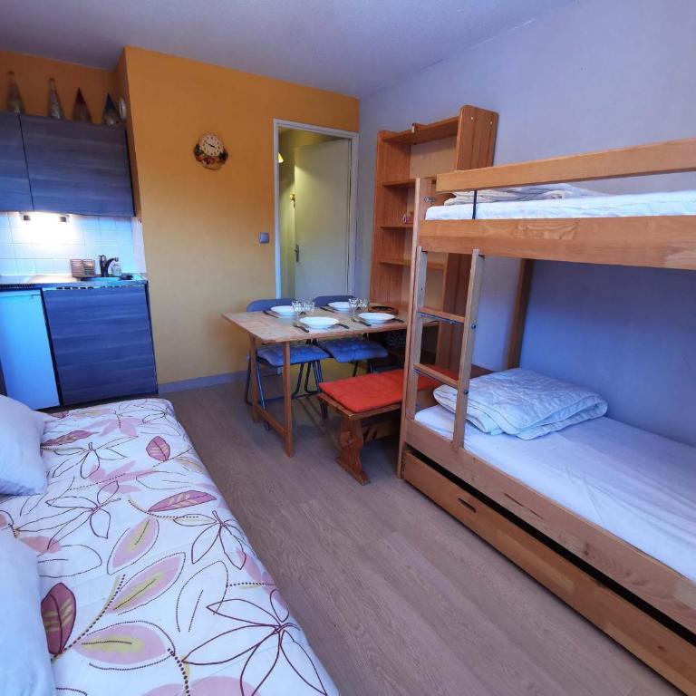 Studio pieds des pistes, 5 couchages, TV et ascenseur - Studio - 7