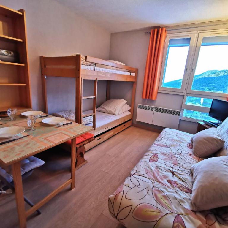 Studio pieds des pistes, 5 couchages, TV et ascenseur - Studio - 8