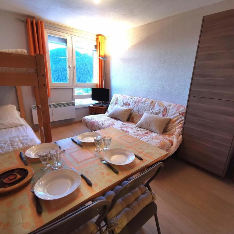 Studio pieds des pistes, 5 couchages, TV et ascenseur - Studio - 9