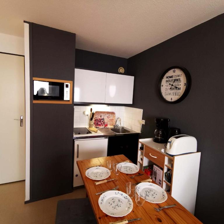 Studio cosy 3e étage, vue vallée, skis aux pieds - Studio - 9