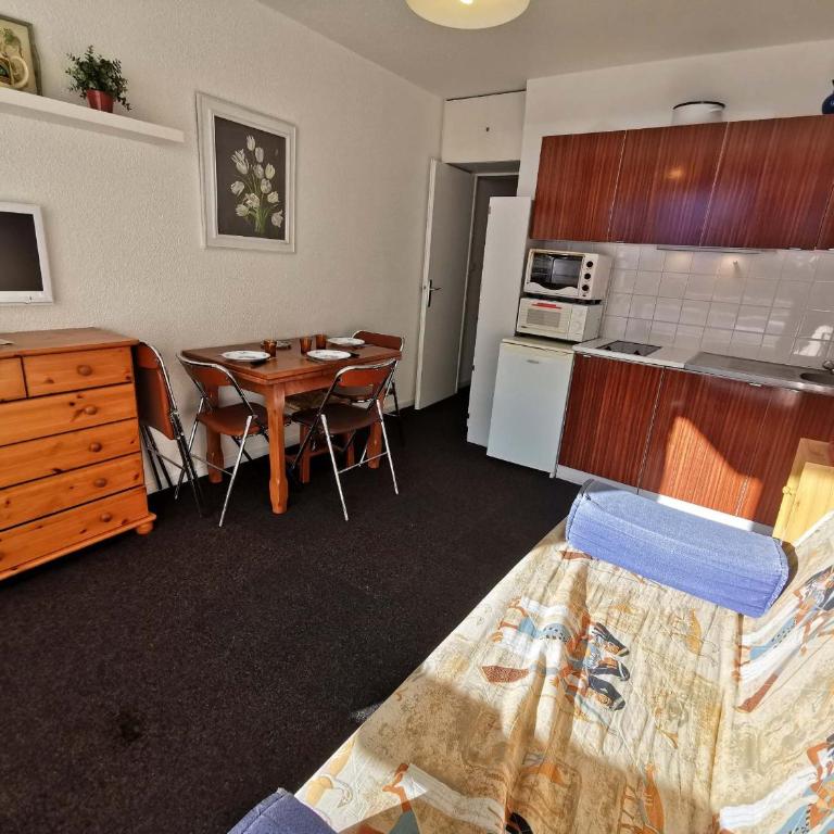 Studio cabine skis aux pieds, balcon, centre station - Appartement 1 Chambre - 9