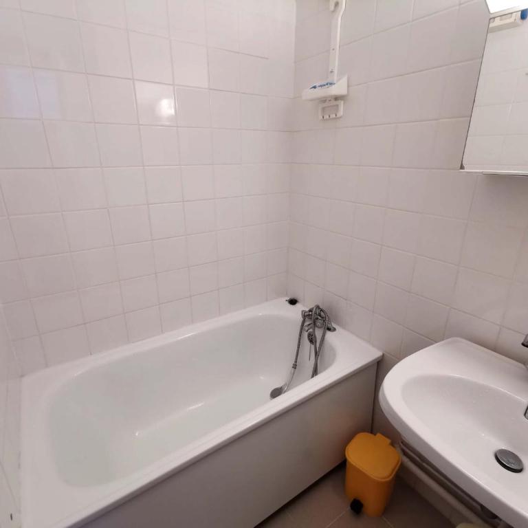 Studio cabine skis aux pieds, balcon, centre station - Appartement 1 Chambre - 13