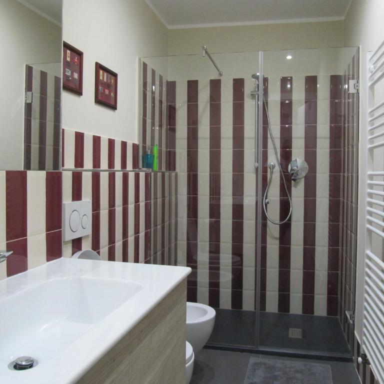 Al Porta Susa B&B - Camera Matrimoniale con Bagno Privato Esterno - 11