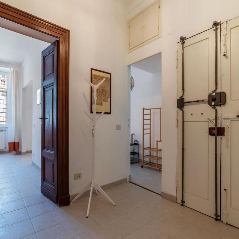 Panisperna 193 - FromHometoRome - Appartamento con 2 Camere da Letto - 38