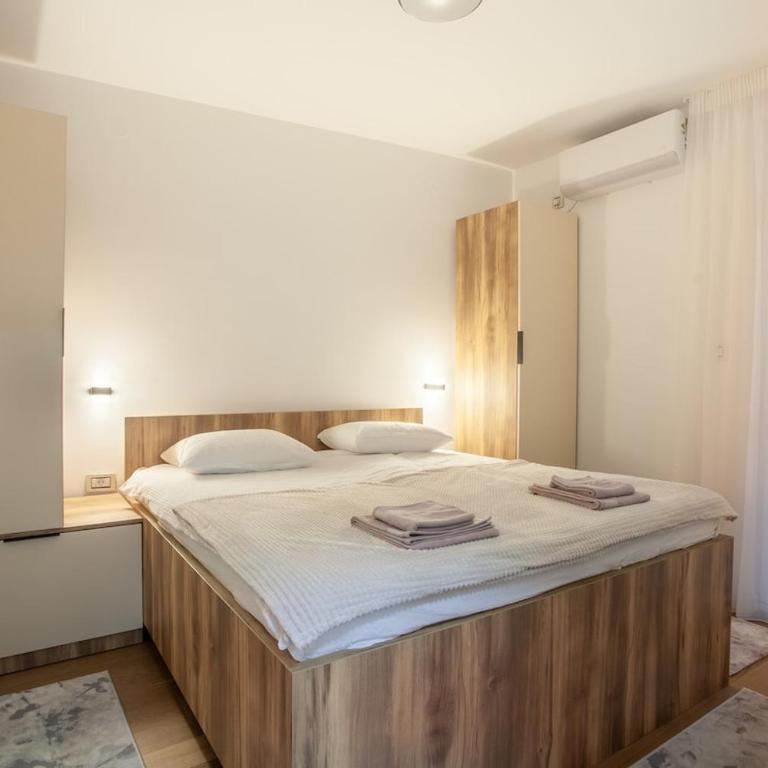 Grand Stay Apartment I Free Private Parking - Apartman sa 3 Spavaće Sobe i Balkonom - 12
