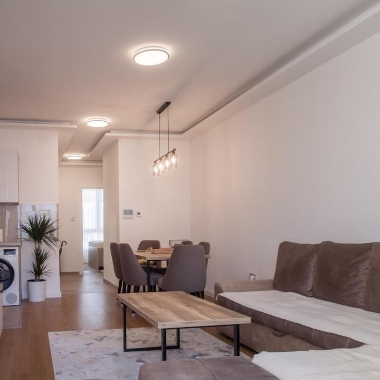 Grand Stay Apartment I Free Private Parking - Apartman sa 3 Spavaće Sobe i Balkonom - 5