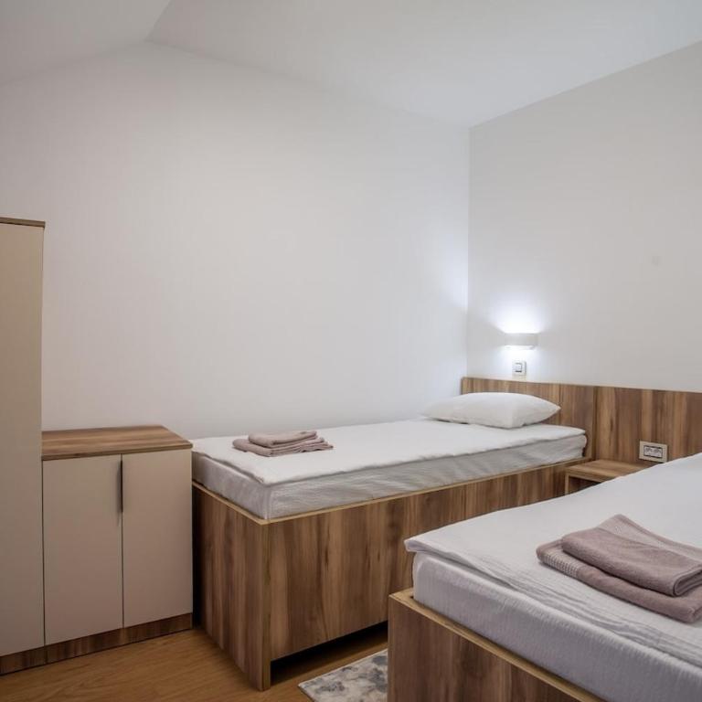 Grand Stay Apartment I Free Private Parking - Apartman sa 3 Spavaće Sobe i Balkonom - 35