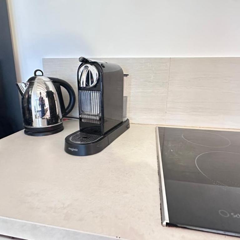 Bright 1-Bedroom in the Heart of the Marais - Apartment - 6