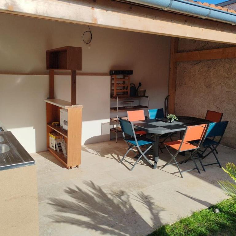 GRANDE MAISON DE VILLE - 10min du Centre-ville - Jardin Terrasse Barbecue Terrain de Pétanque - Moderne & Confort - Maison de Vacances - 33