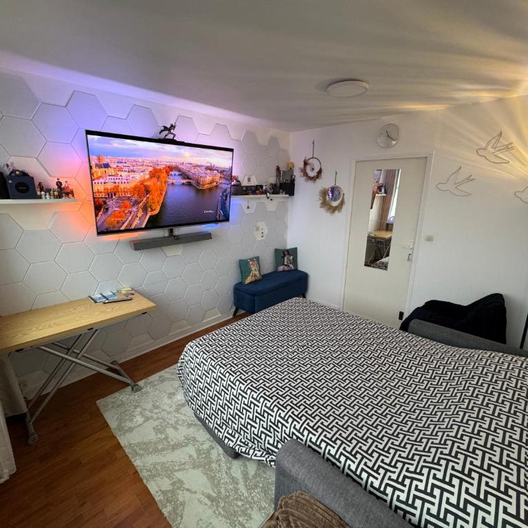 Guest room in a shared apartment - Metro 7 and Tramway T3a - Chambre Double - 2