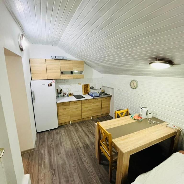 High Hostel - Apartman s 1 Spavaćom Sobom, Balkonom i Pogledom na More - 2