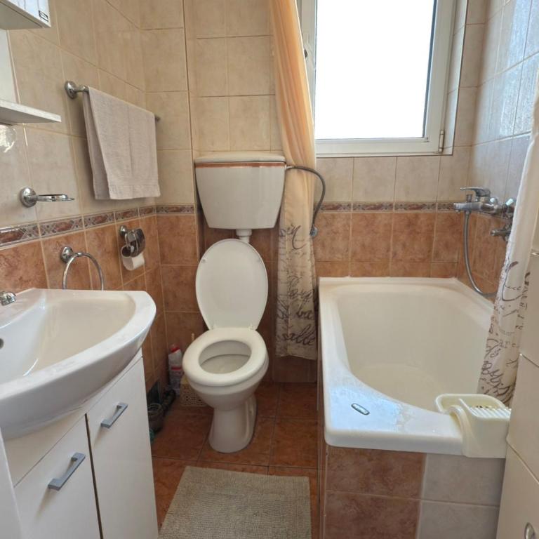 Bar Central Stay Apartment - Three-Bedroom Apartment - 4