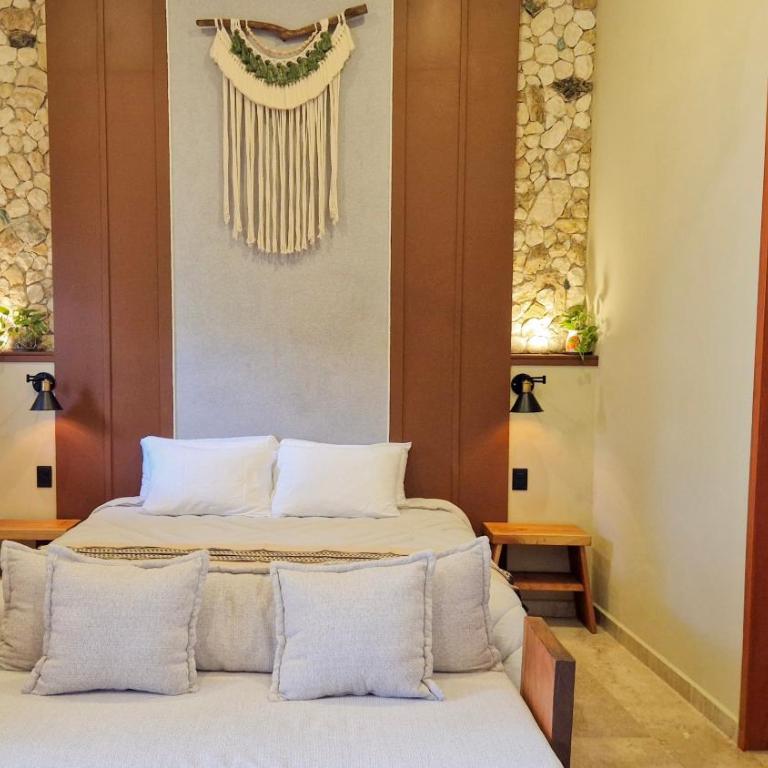Casa María Eulalio - Boutique Guesthouse - King Room with Pool View - 1
