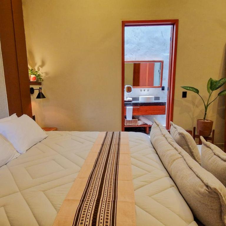 Casa María Eulalio - Boutique Guesthouse - King Room with Pool View - 2