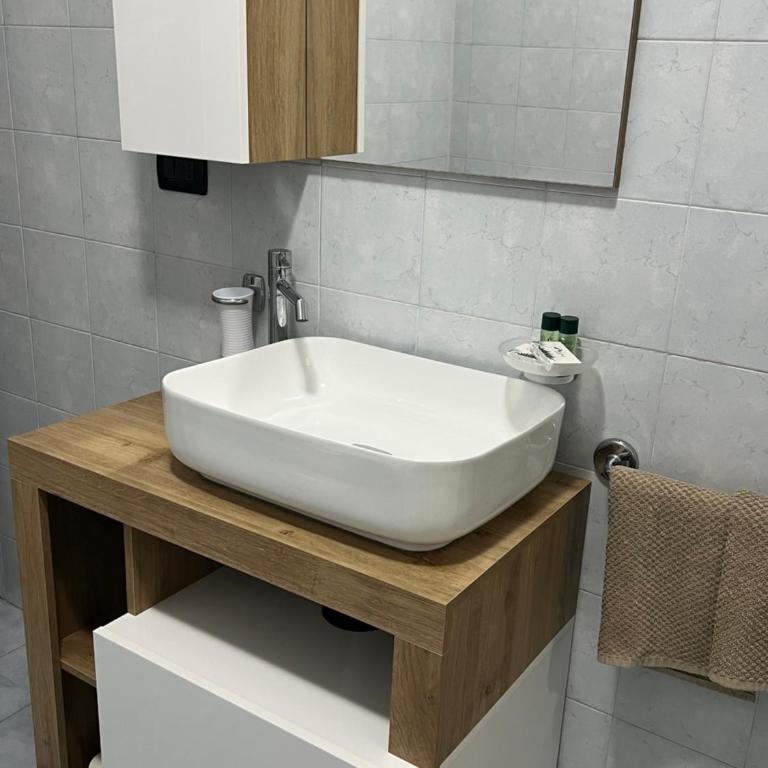 Turin Bicerin White - Studio Apartment with One Double Bed - 24