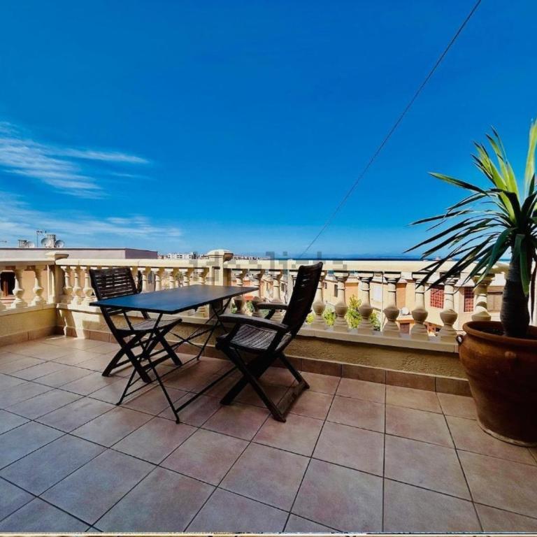 Seaview Home - Three-Bedroom House - 10